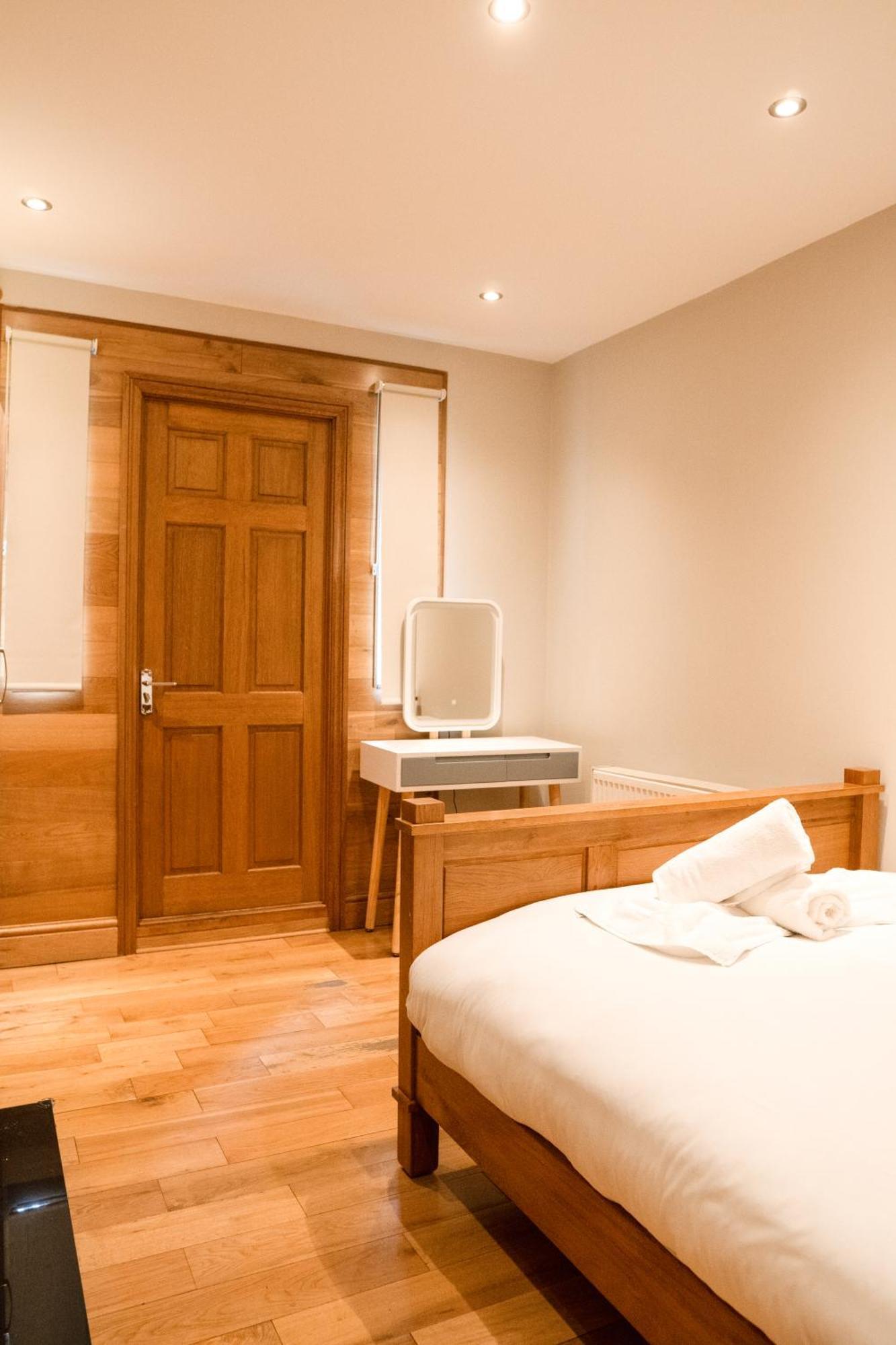 Imperial Earls Court Apartments Лондон Екстер'єр фото